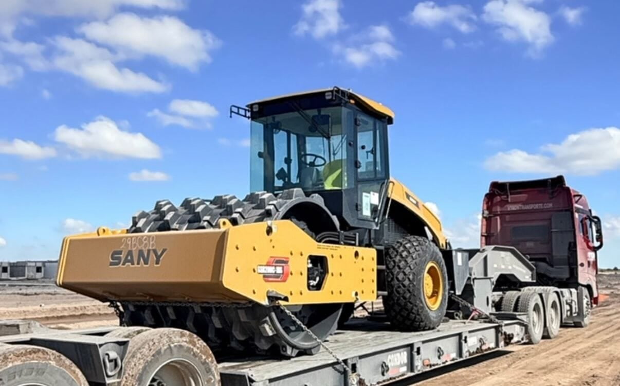 Entrega de vibrocompactador SANY de pata de cabra