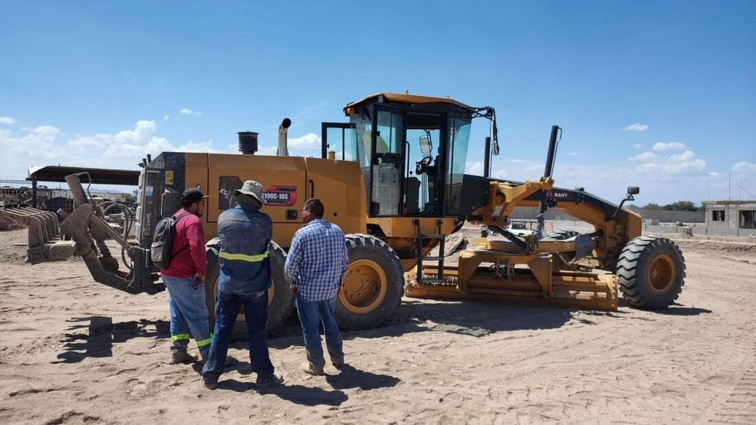 Motoniveladora SANY en obra