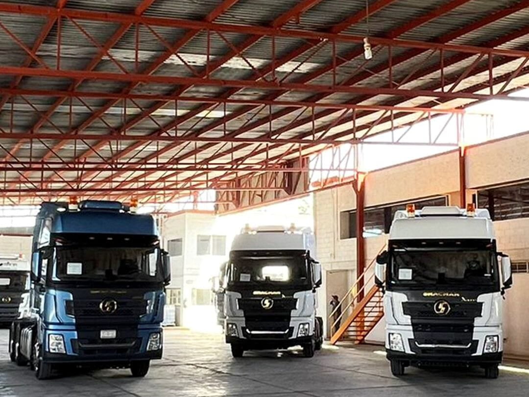 Tractocamiones SHACMAN listos para entrega